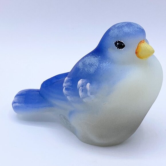 Limited Edition Fenton art Glass Lavender-Blue yellow bead songbird A271 - Picture 1 of 6